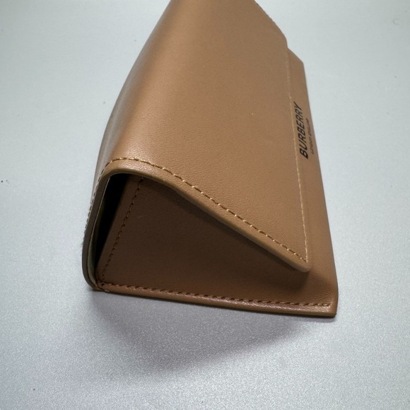 Burberry London England Eyeglasses Sunglass Case Tan Magnetic Close Soft Leather - Picture 2 of 4